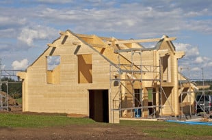 Maison en bois massif empilé