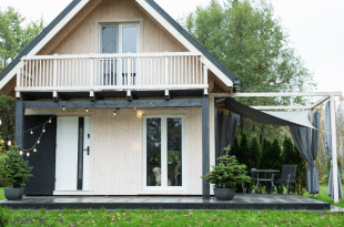Comment évaluer la valeur d'une maison en bois : guide pour les experts immobiliers